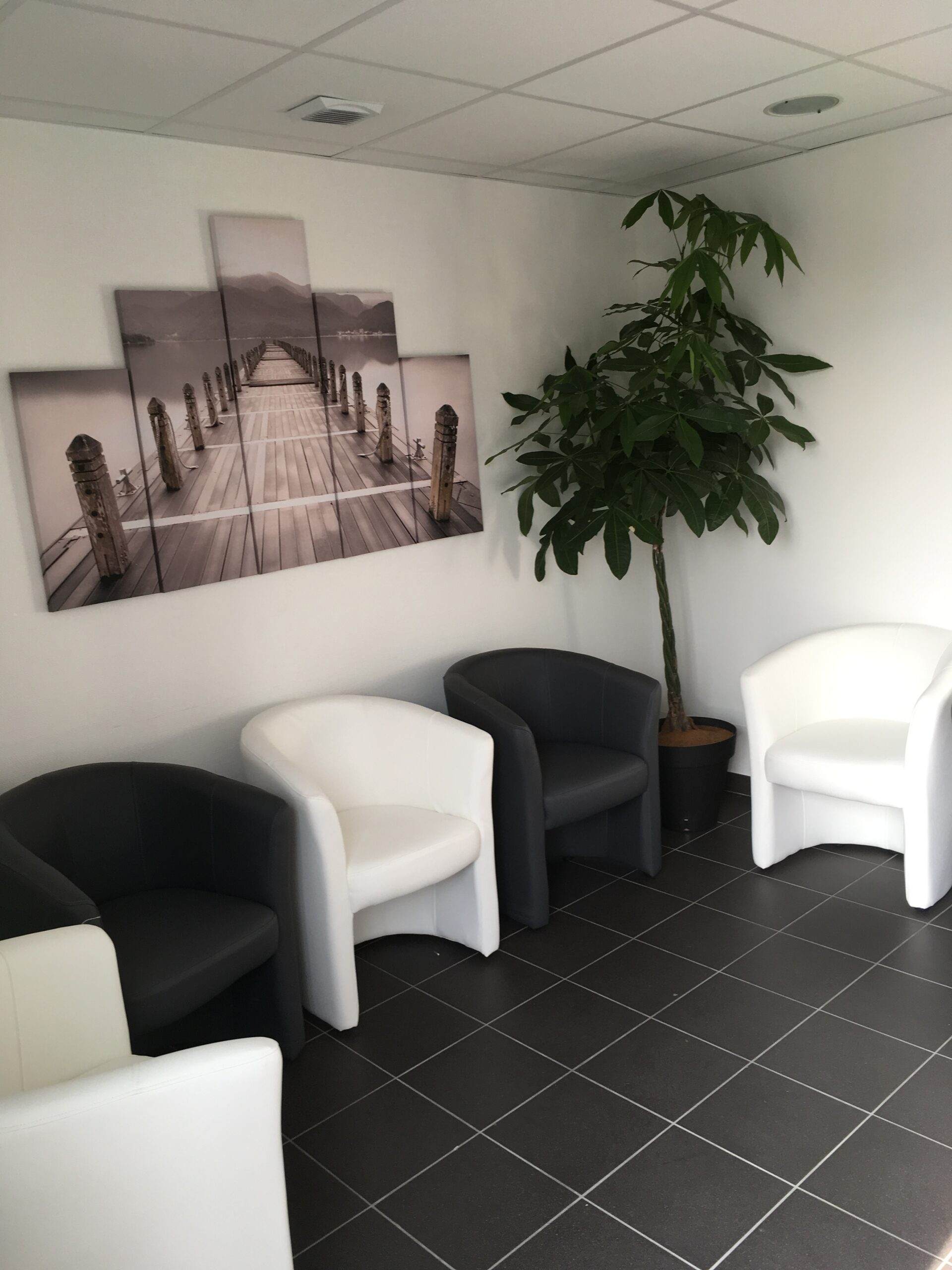tableau pont dans salon funeraire